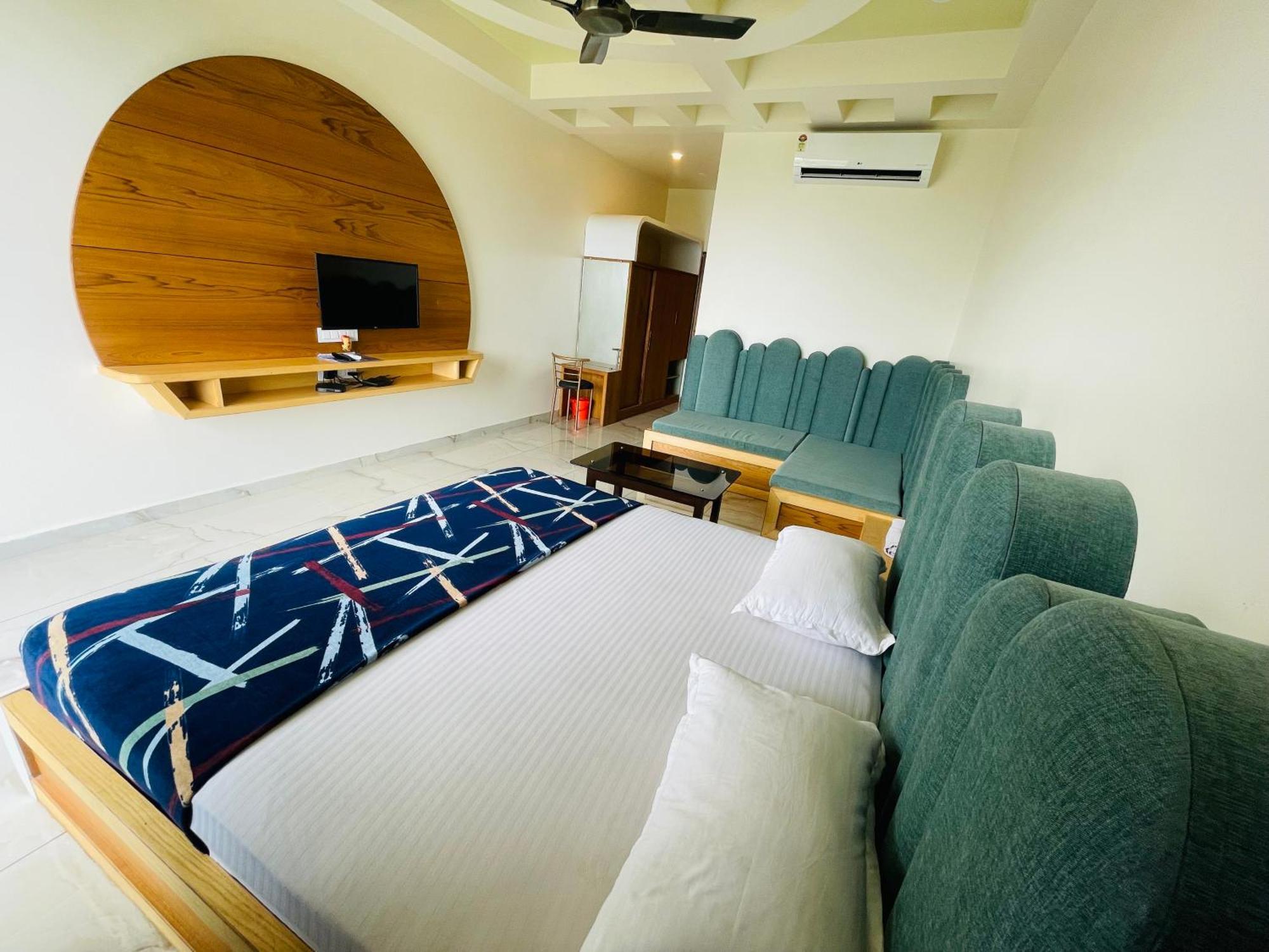 Natural Resort Panhala Bagian luar foto