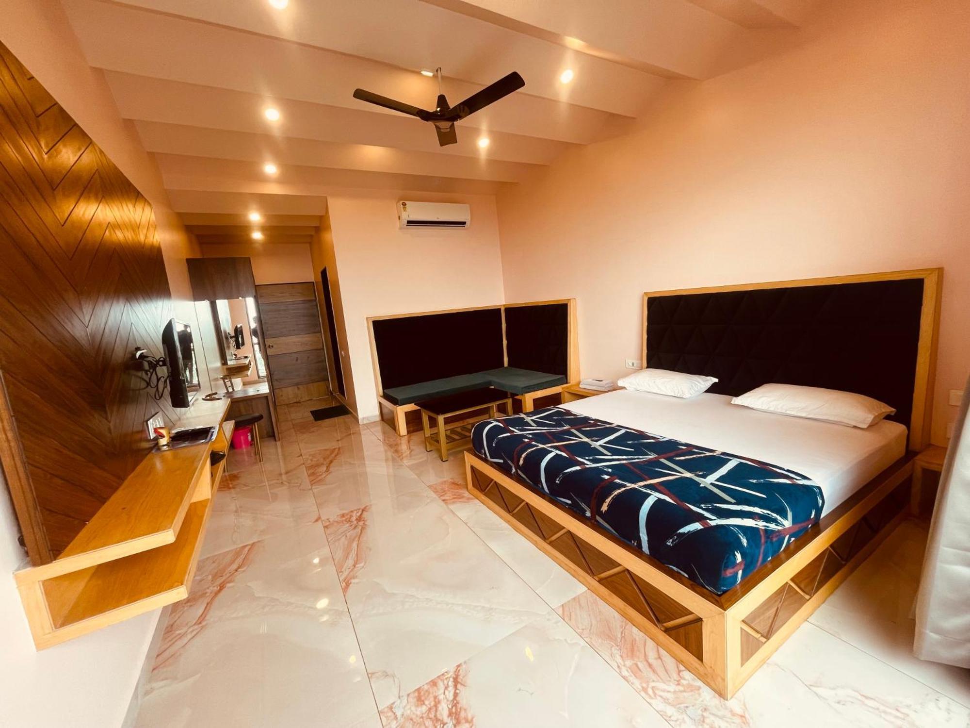 Natural Resort Panhala Bagian luar foto