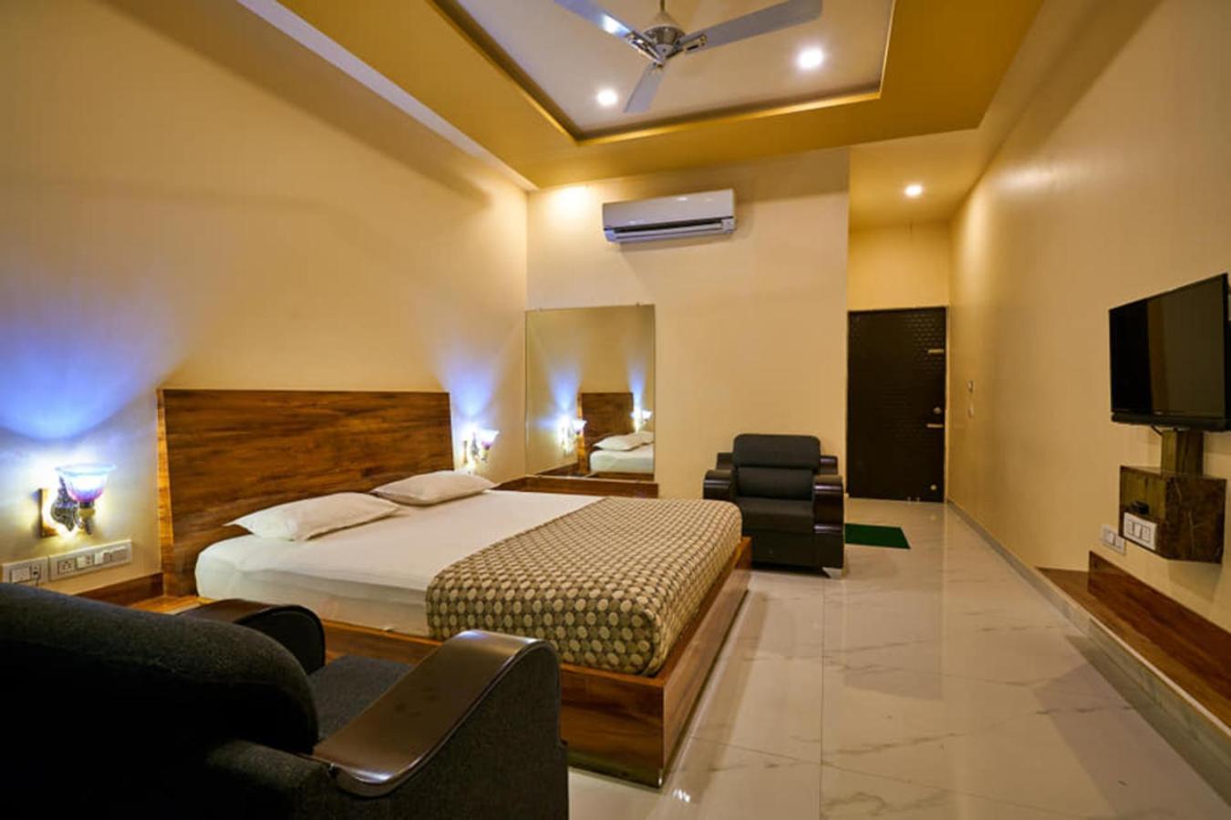 Natural Resort Panhala Bagian luar foto
